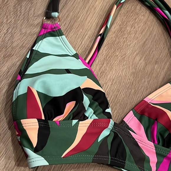 Macy’s NWT Junior’s Tropical Hula Honey Bikini Top Size XS Strappy Crisscross - Picture 4 of 16